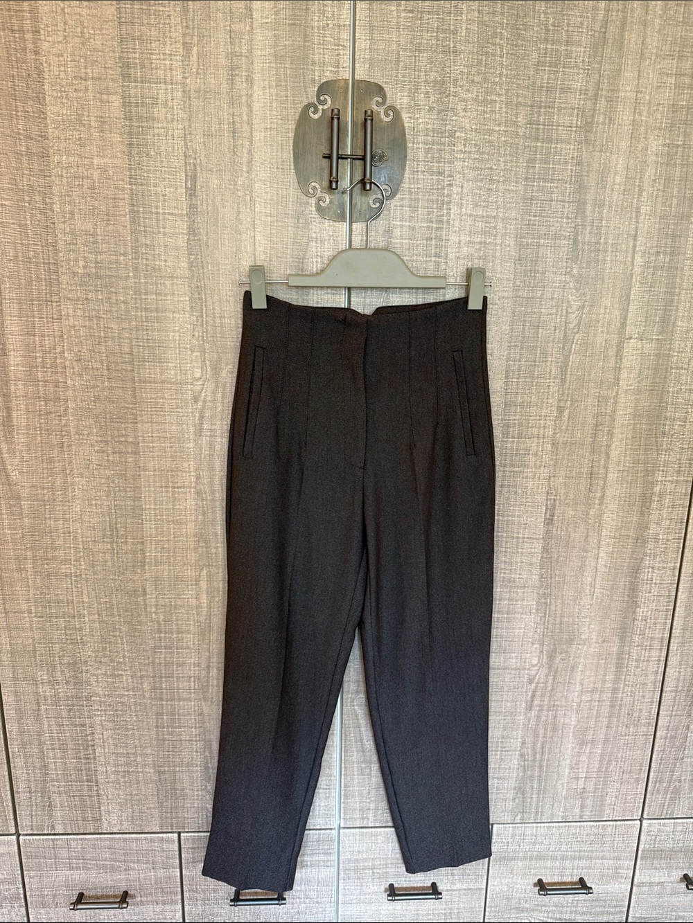 Zara High-Waist Tapered Women's Pants in Dark Brown